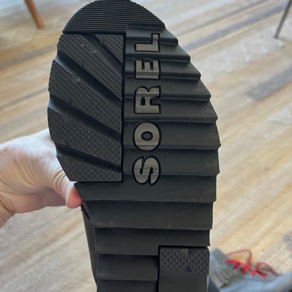 Sorel shearling lined boots, never worn - Picture 4 of 6